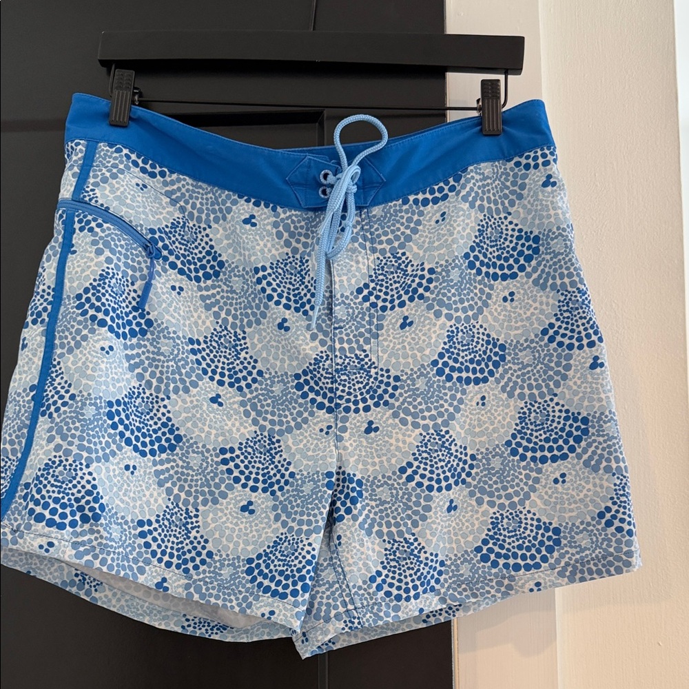 Men’s Vineyard Vines Blue and White Swim Trunks
